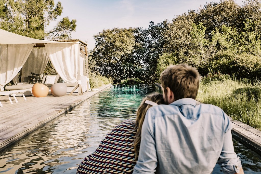 Vue sur la piscine à débordement